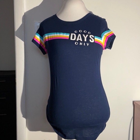 💵❗️5/30💵❗️ Women’s basic tee - Picture 1 of 1